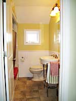 216 Old Orchard Rd - Second Level Bath