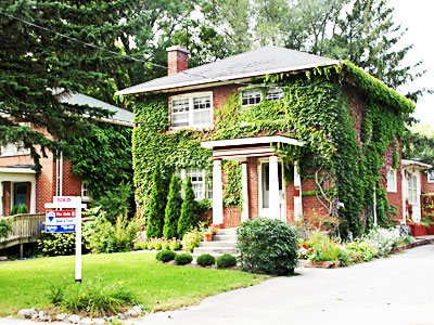 238 Victoria Ave - Frontage