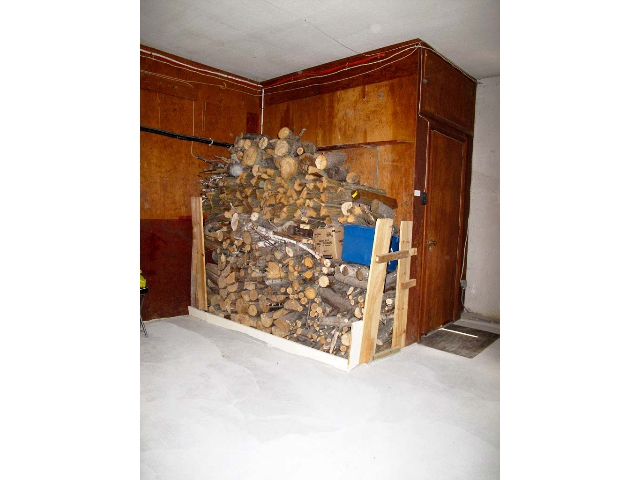 100 Montrose Rd - Firewood