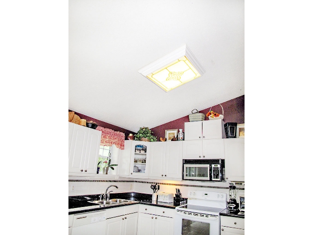 1079 Harold Road - Vaulted Ceiling