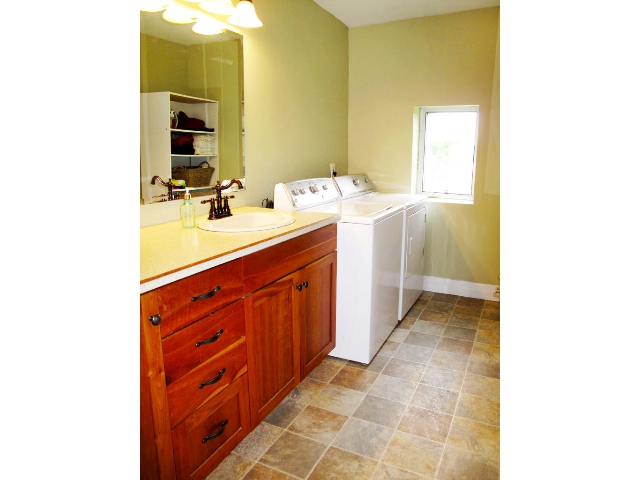 107 Hall Settlement Rd - Laundry and Bath
