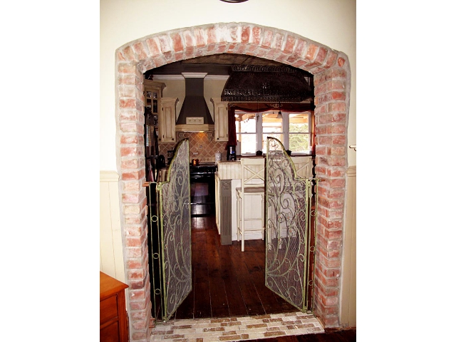 11 Howard Street - Old World Arch to Kitchen