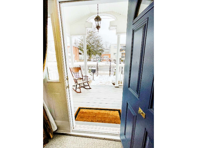 167 Victoria Ave - Entry To Porch