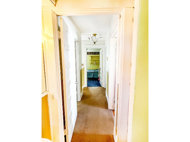 20 Holloway Street - Hallway To Bedroom 2