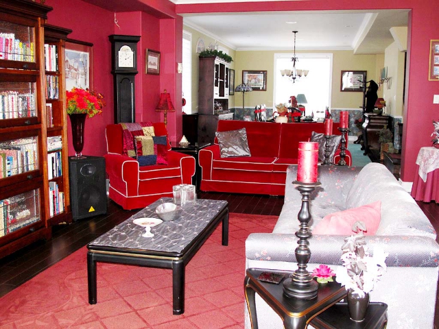 216 Old Orchard Road - Glamorous Living Room