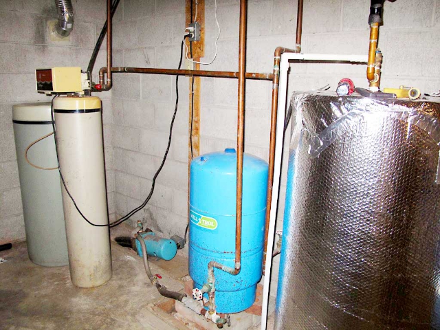 4347 Highway 62 South - Softener, Pump and Heater