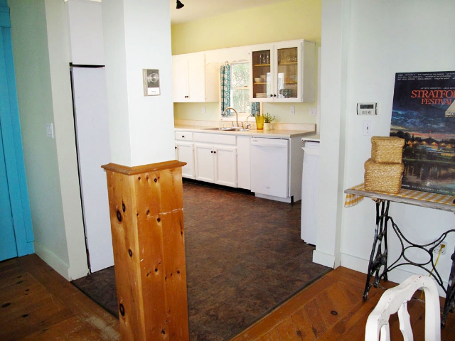 6 Ryerson Street - Dining Room To Kitchen