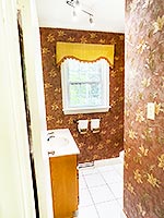 11 Woodland Acres - Powder Room