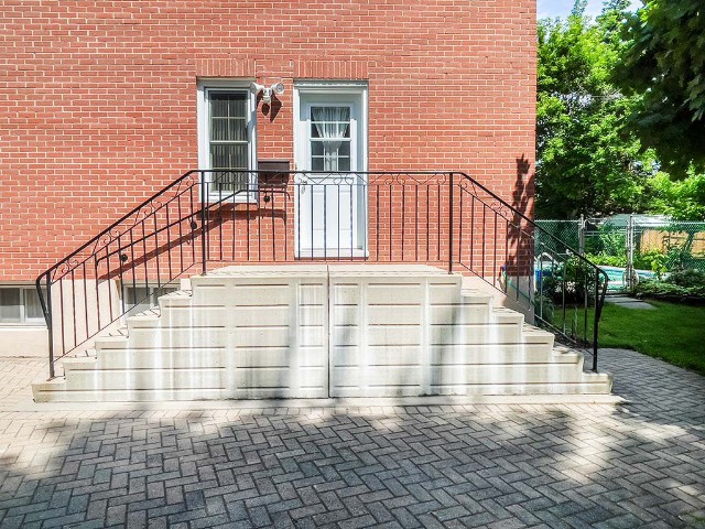 11 Woodland Acres - Stairs