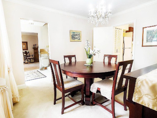 11 Woodland Acres - Dining Room To Entry