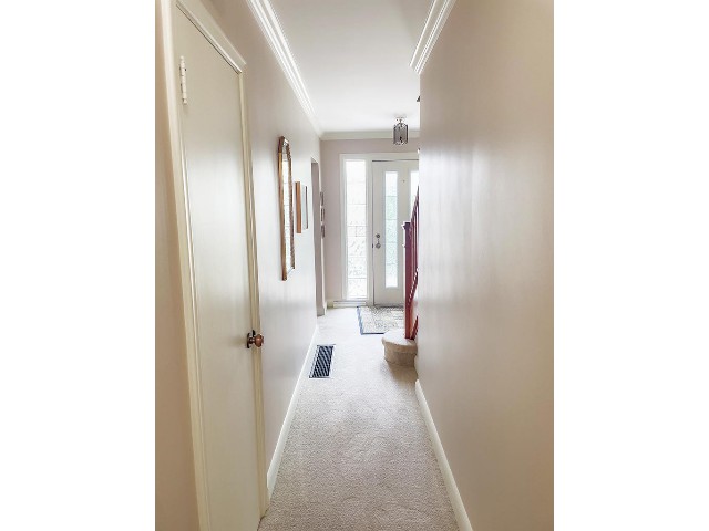 11 Woodland Acres - Lower Hallway