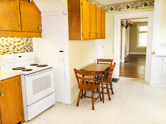 143 Ann Street - Kitchen to Dining Room