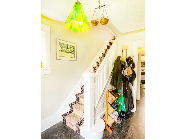 159 Bleecker Avenue - Newel Post