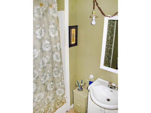 160 Albert Street - Bathroom