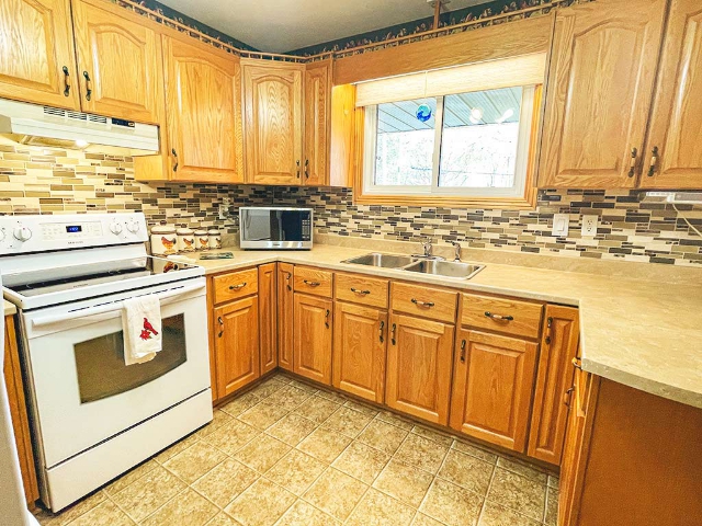 189 Montrose Road - Kitchen 2