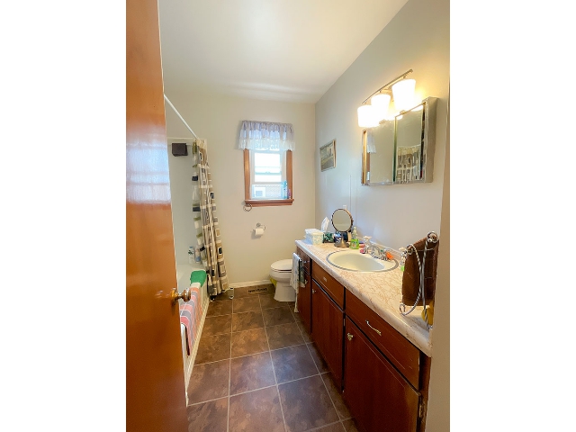 18 Harris Crescent - Bathroom 1