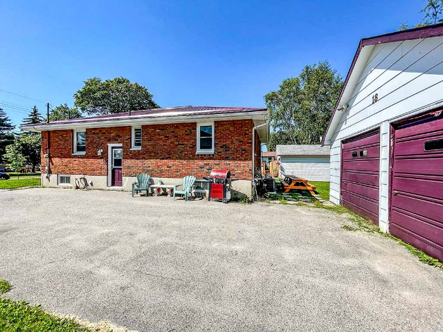 18 Harris Crescent - Driveway, Garage