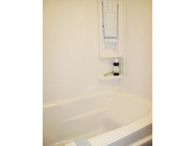 190 Lingham Street - Spotless Tub Surround