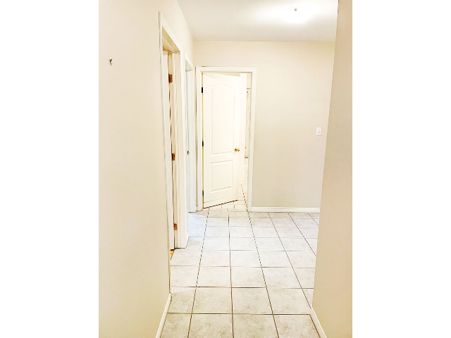 20 Hemlock Crescent - Central Hallway