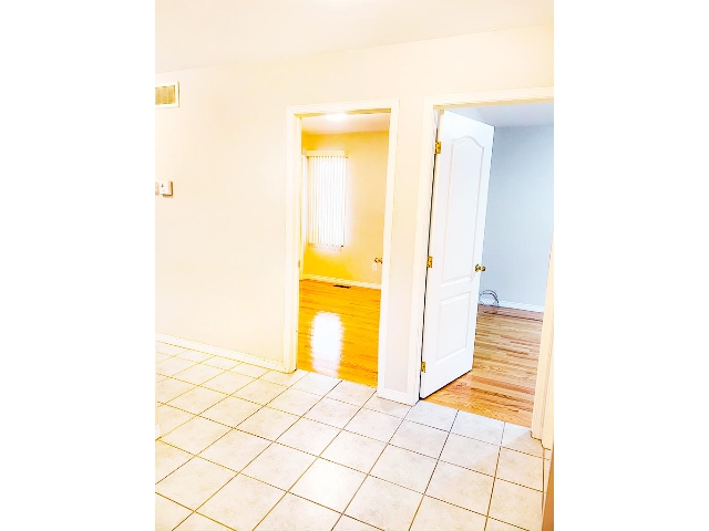 20 Hemlock Crescent - Hallway to Front Bedrooms