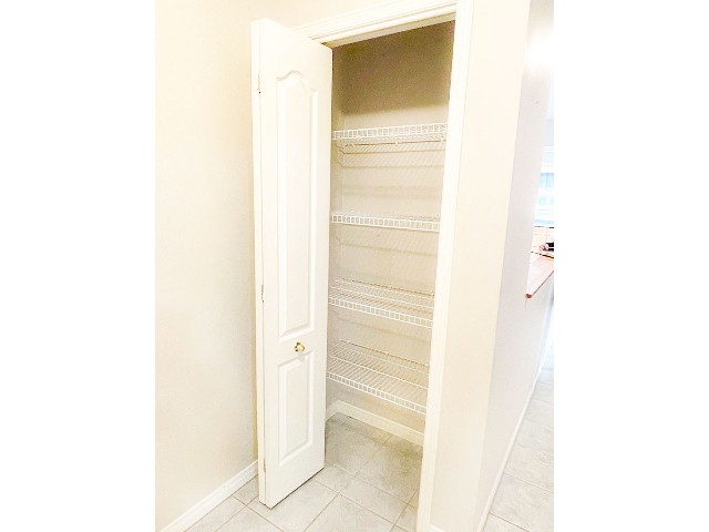 20 Hemlock Crescent - Linen Closet