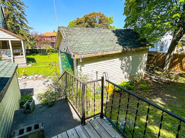 20 Holloway Street - Back Deck To Garage