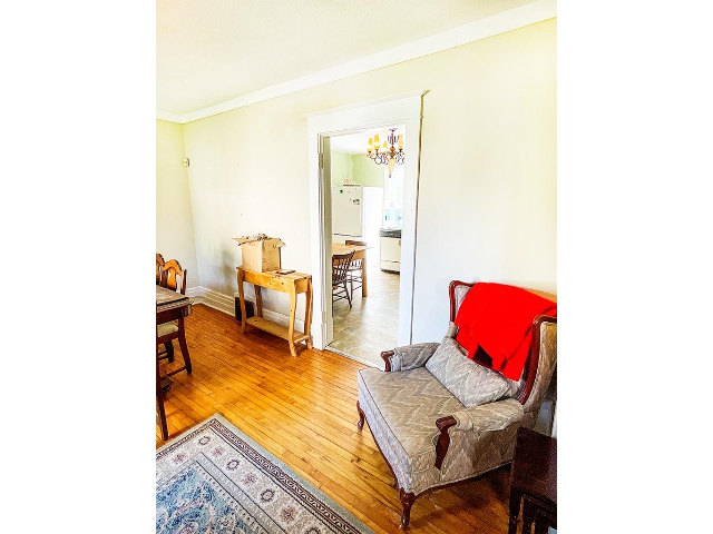 20 Holloway Street - Dining Room To Kitchen