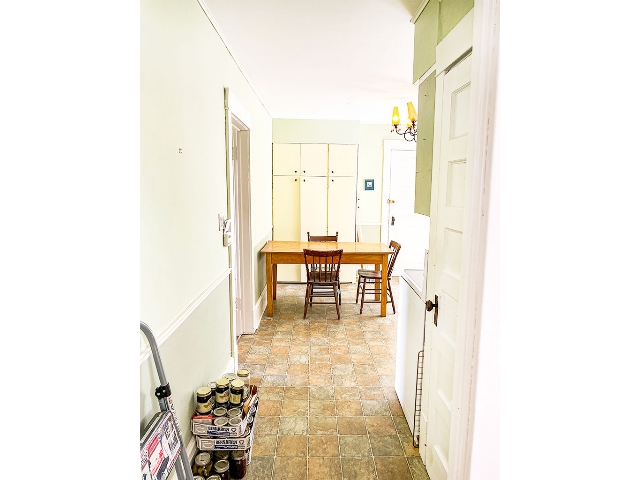 20 Holloway Street - Hall To Kitchen