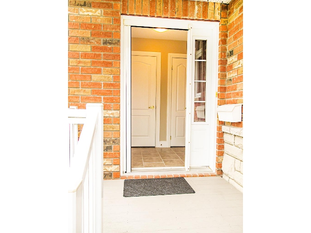 23 Evergreen Court - Sliding Screen Door