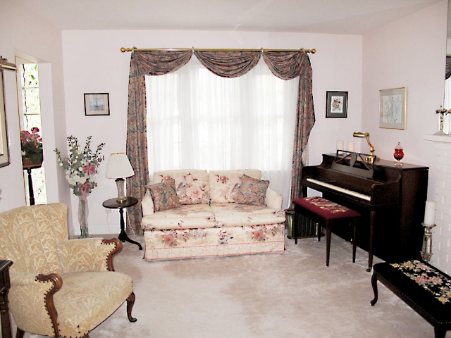 26 Woodland Acres - Living Room 3