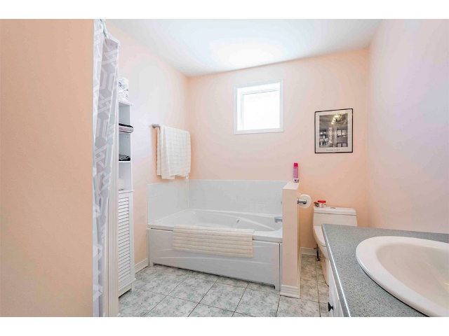 287 William Street - Family Bath 