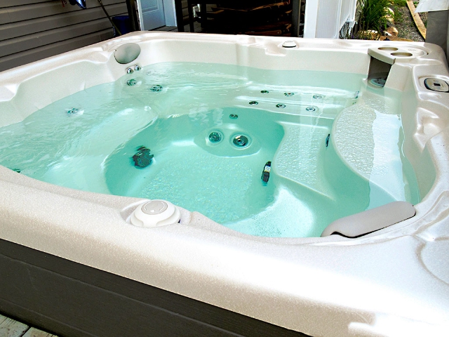 2916 Shannonville Road - 5-Person Hot Tub