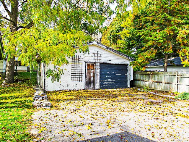 32 Hillside Street - Garage