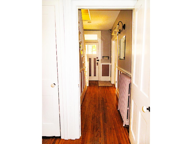 32 Hillside Street - Hall to Entry