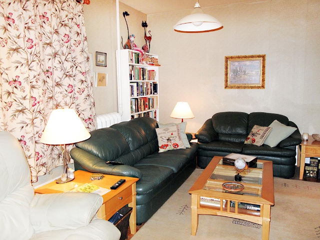 32 Hillside Street - Living Room