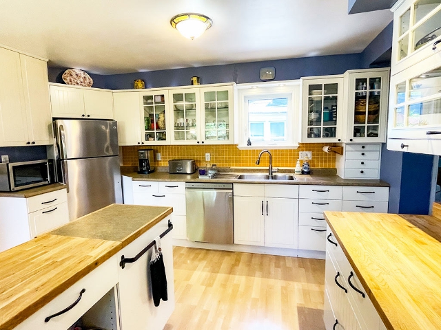 32 Hillside Street - Kitchen A