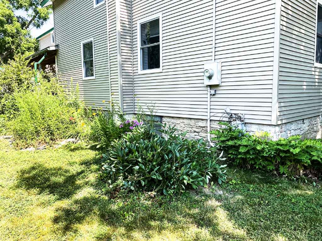 32 Hillside Street - Side Garden A