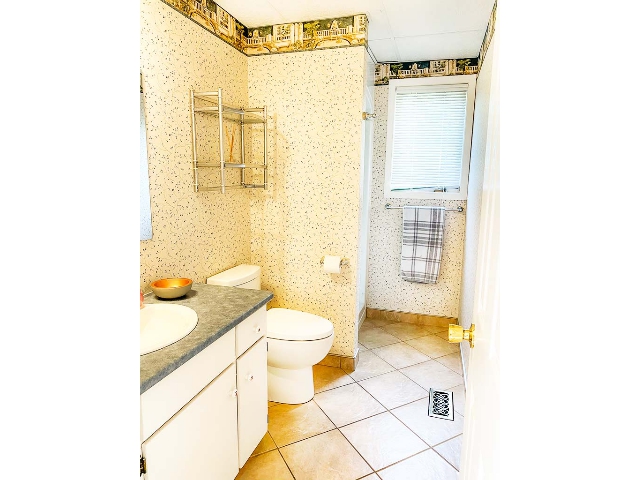 35 Keller Drive - Powder Room 1