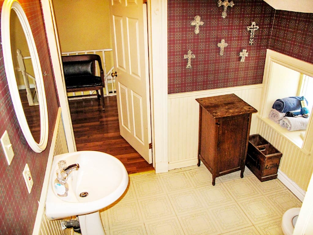 56 Alexander Street - 2 Piece Bath 2