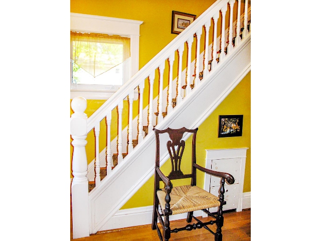 65 Geddes Street - Gorgeous Stairwell