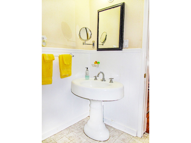 65 Geddes Street - Pedestal Sink