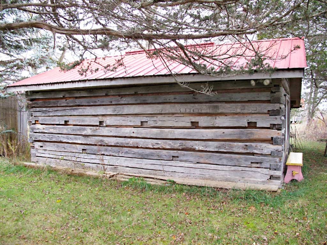 782 Highway 49 - Log Cabin